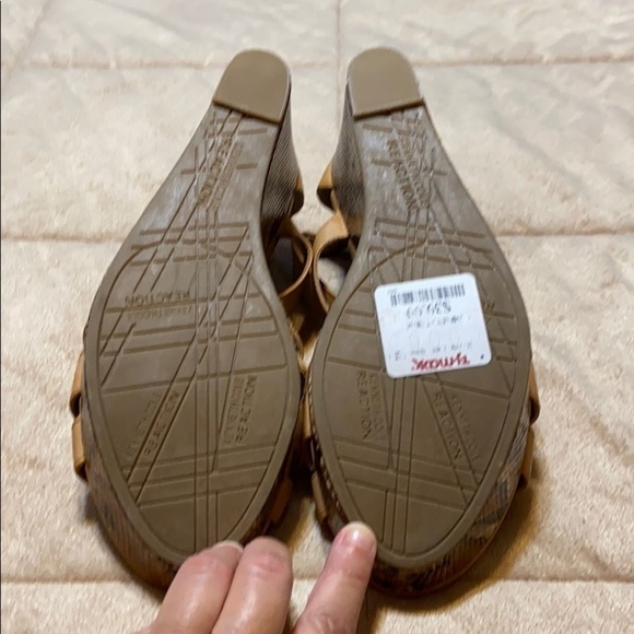 Kenneth Cole Reaction Tan Wedge Espadrille Shoes - Picture 10 of 12